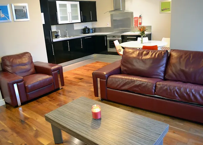Carrick Plaza Suites And Apartments