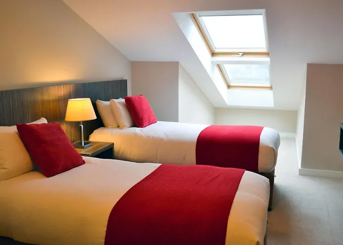 Carrick Plaza Suites And Apartments